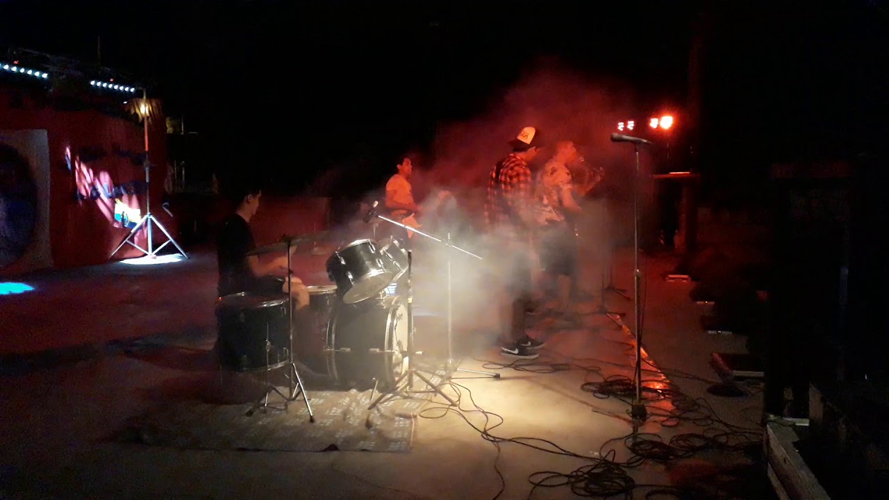 Cover de la banda NoRetornable en vivo( JIJIJI ) YouTube