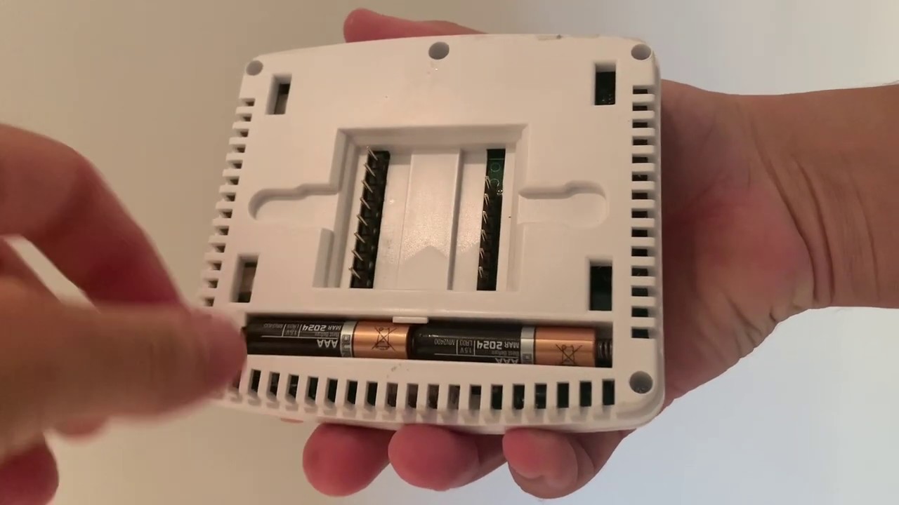 Thermostat change battery : r/hvacadvice