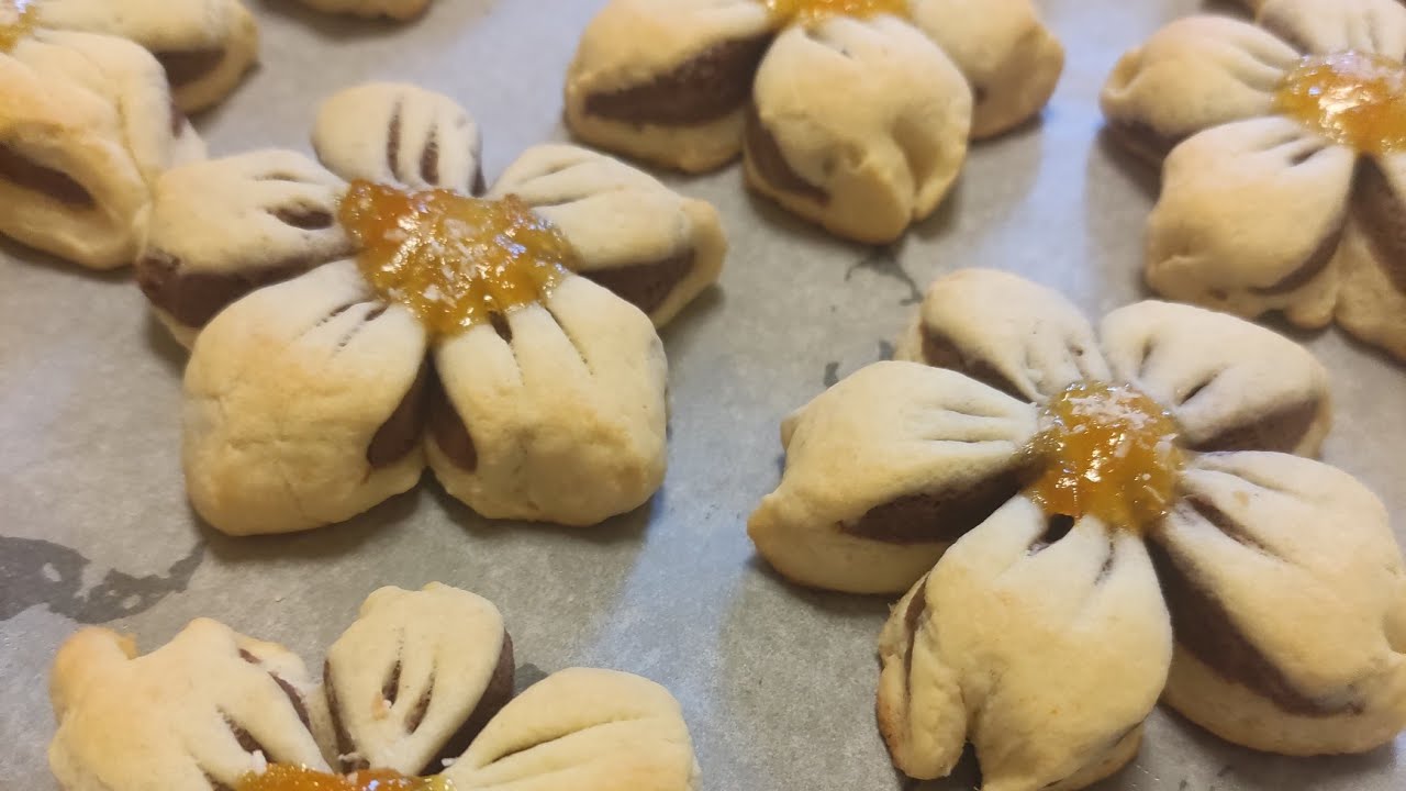 BISCOTTI A FORMA DI FIORE,VANIGLIA E CACAO