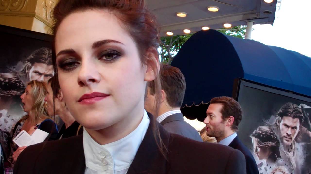 Kristen Stewart At La Screening Of Snow White The Huntsman