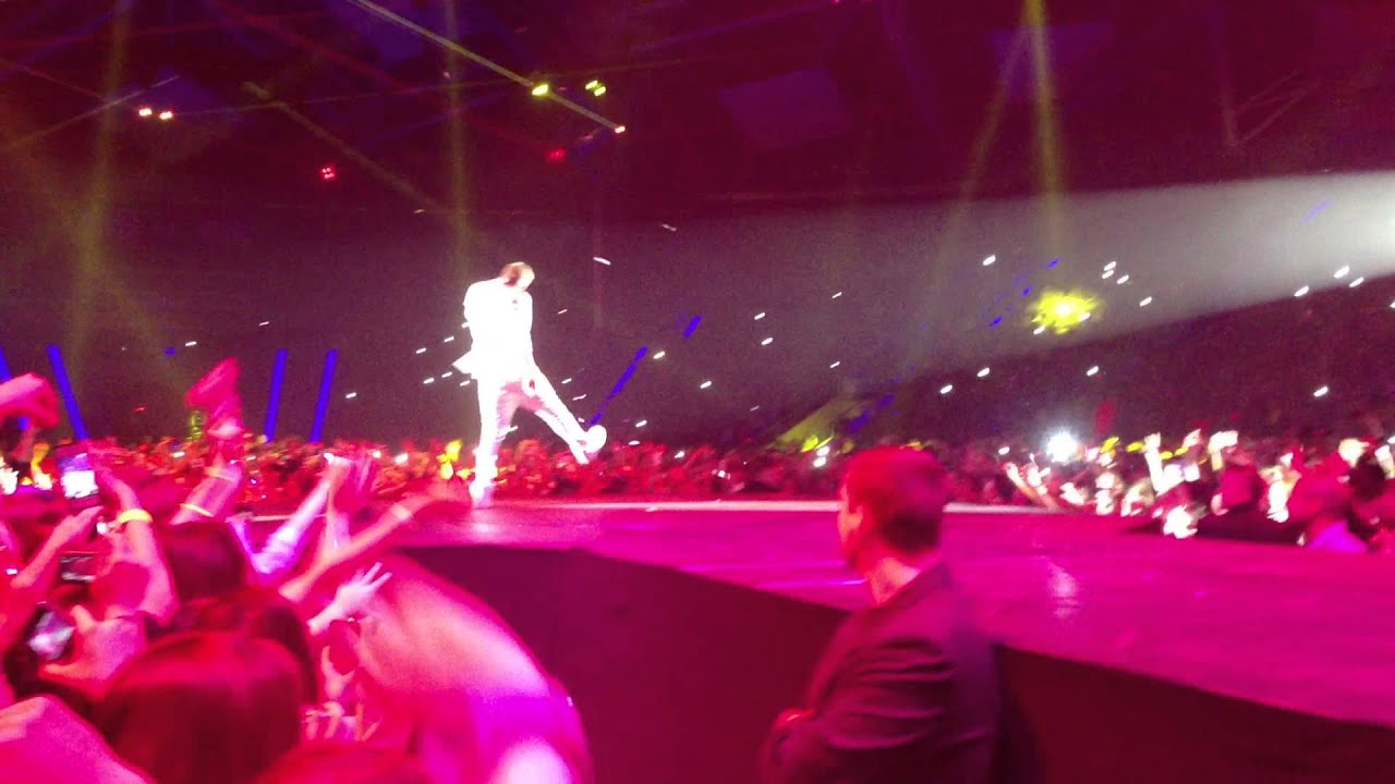 JUSTIN BIEBER All Around The World Poland Lodz 25/03/2013 Believe Tour
