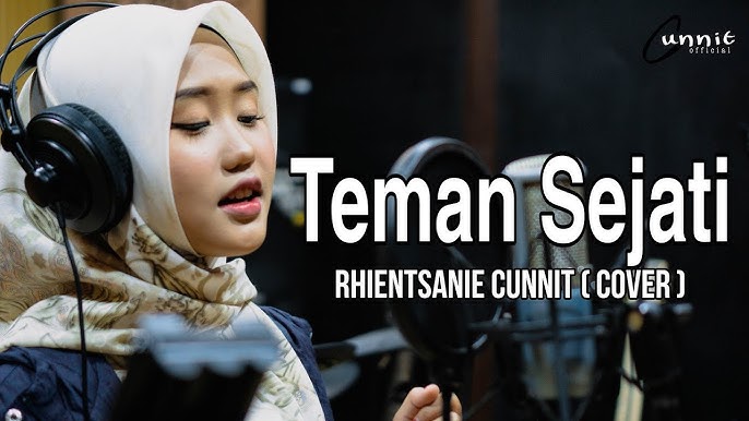 Yigitning eshagini qirdiradi va yalaydi Yigitning eshagini qirdiradi va yalaydi