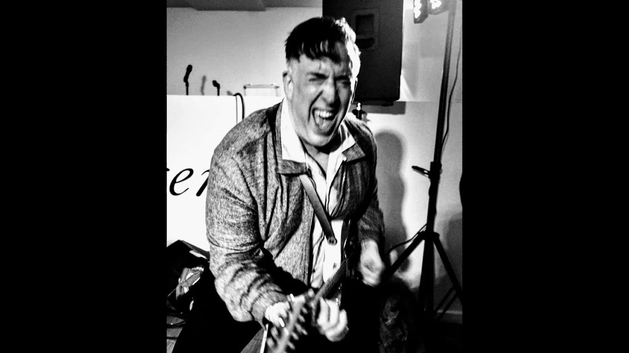 The Bullets - 4 0' clock stomp - YouTube