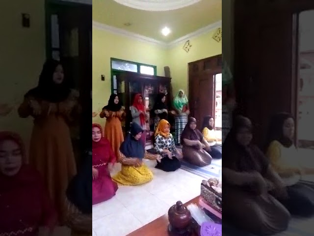 Ya Ayyuhan Nabi By Payung Sholawat Putri Jatim Edisi Latihan,. class=