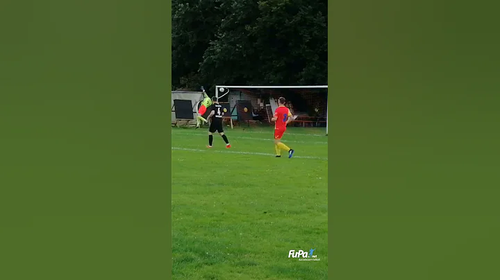 Von Auen in die Mitte und mit dem Linken reinballe...