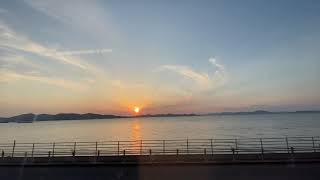 JR予讃線から見る瀬戸内の夕陽。