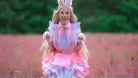 Frank Wild ft. Ainka - Bunny Hop (Official Music Video)