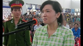 Cho chồng chầu Diêm vương xong, Thủy cùng người tì  nh vui vẻ trên chiếc giường