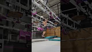 Injured Athlete Doing Painful Ninja Warrior Obstacles (FAIL)