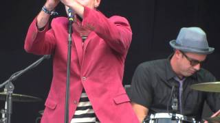 Fitz and the Tantrums - &quot;News 4 U&quot; (Live at Lollapalooza 2011)