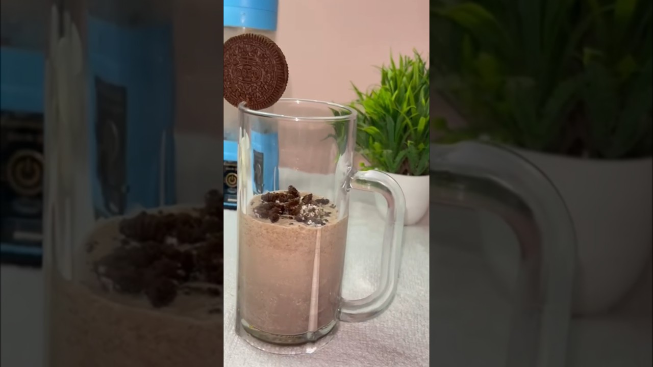 Making oreo milkshake in portable and rechargeable battery juice blender 😋😋 