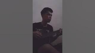 Cowok ganteng main gitar. HITS