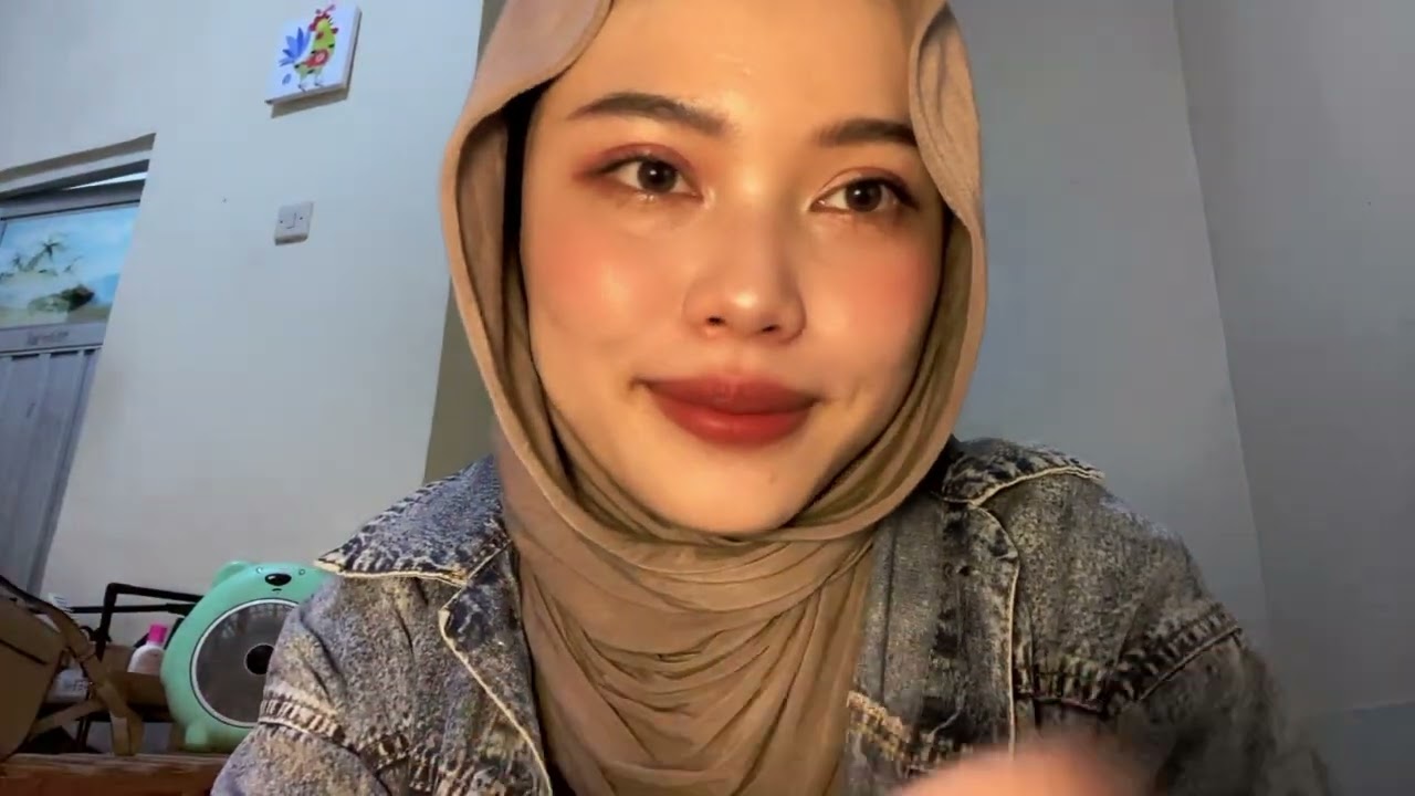 ASMR HANDS MOVEMENT and little MAKE UP ‼️