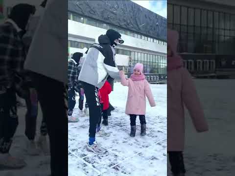 Video: Si të drejtoni siç duhet një lopë para pjelljes. Shenjat e një lindjeje të ardhshme