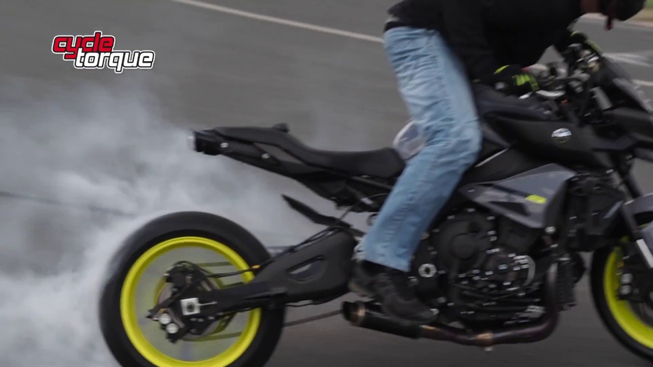 Supercharged Yamaha MT-10 rolling burnout