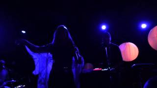 Video thumbnail of "Alina Baraz & Galimatias - Unfold (live)"