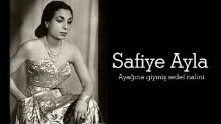 Safiye Ayla ~ Ayağına giymiş sedef nalini Resimi