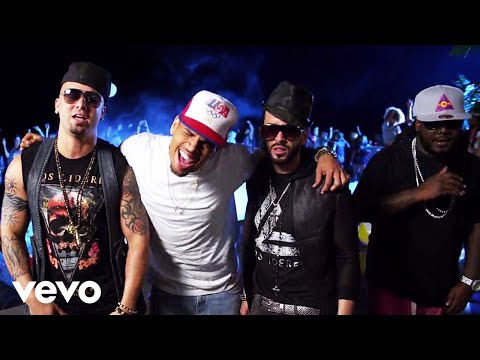 Algo Me Gusta De Ti (Official Video)