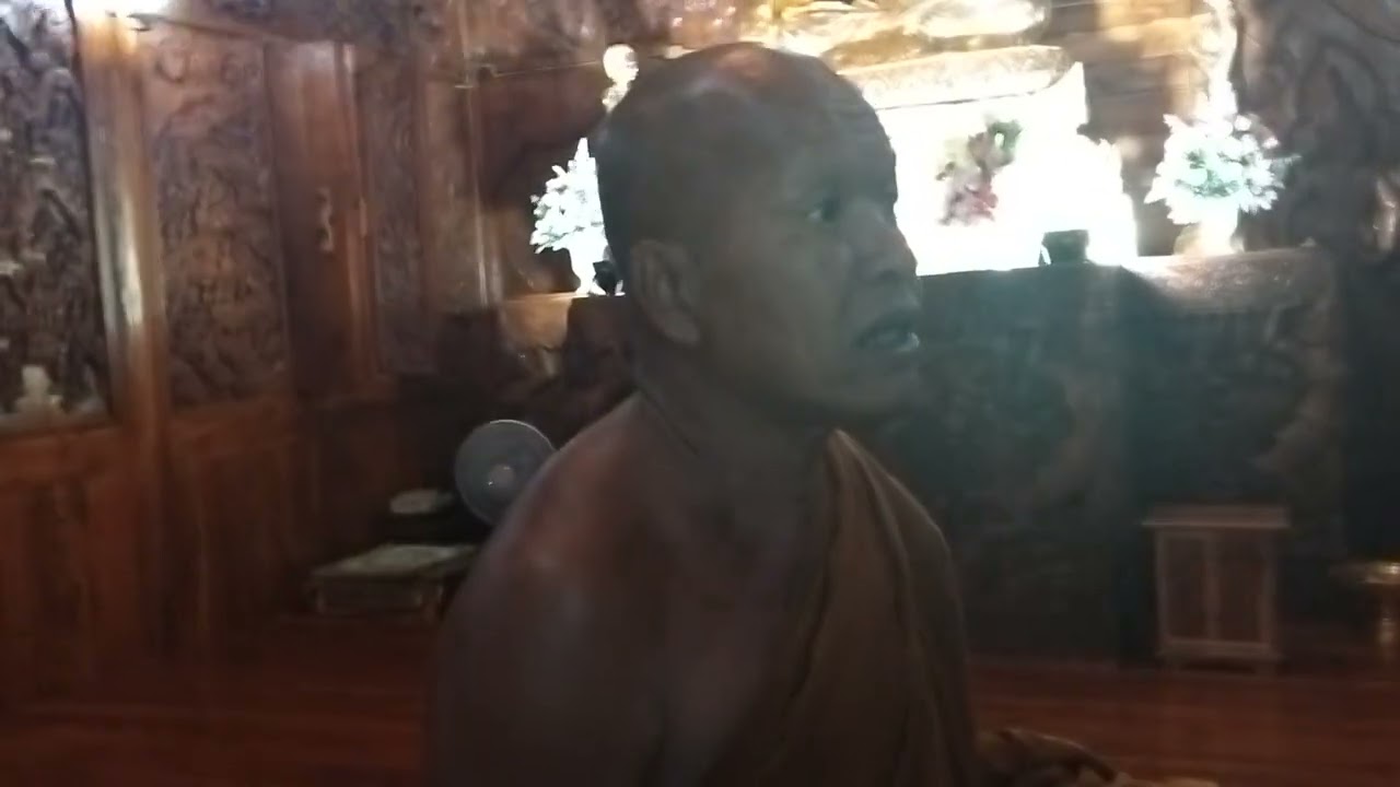 พระอุโบถ์ไม้สักวัดสว่างสำโรง