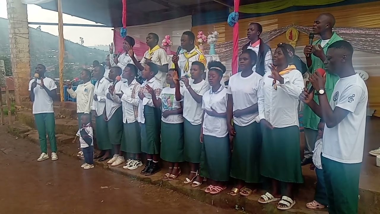 LA Chorale faraja dans une grande ensemblé de la JA à kakohwa