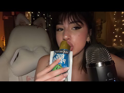 ASMR pickle eating (CRUNCHY )