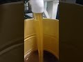 Розлив меда по бочкам в хозяйстве семьи Браунинг (США)