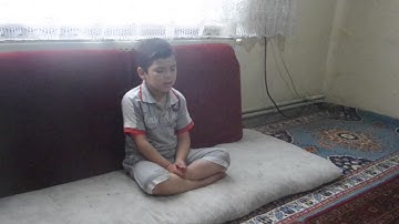 طفل يقرأ سورة البلد