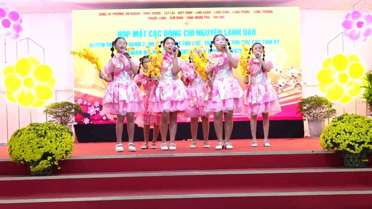 Mashup TẾT LÀ TẾT-NGÀY TẾT QUÊ EM-MÙA XUÂN ƠI I St: Quốc Trung-Từ Huy-Nguyễn Ngọc Thiện ITb: TD Kids