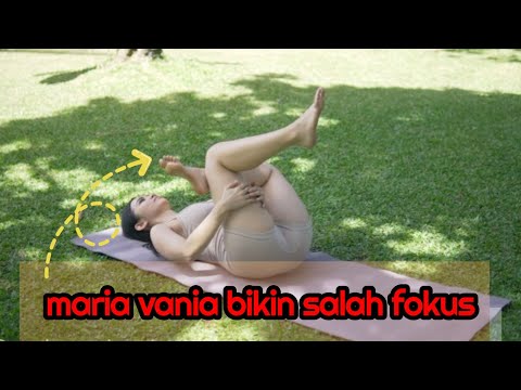 bikin salfok pesona Maria vania saat menggunakan sport bra