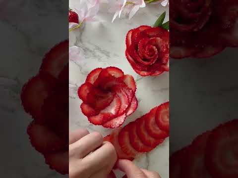 Canape King Palm Leaf Bowl strawberry flowers