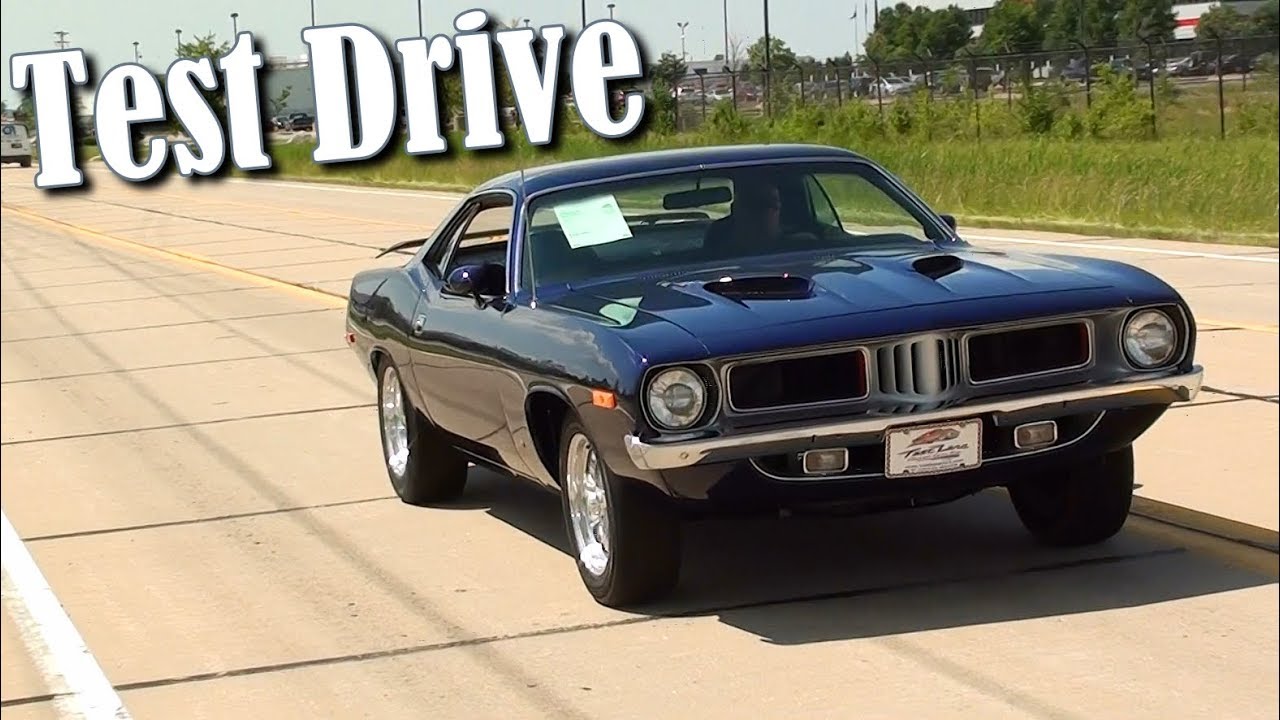 Test Drive 1972 Plymouth Cuda 440 V8 Pistol Grip Four-speed