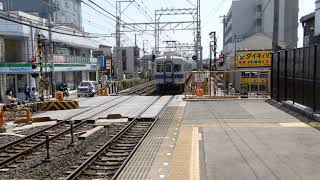 南海本線　春木駅2番ホームに7100系普通が到着