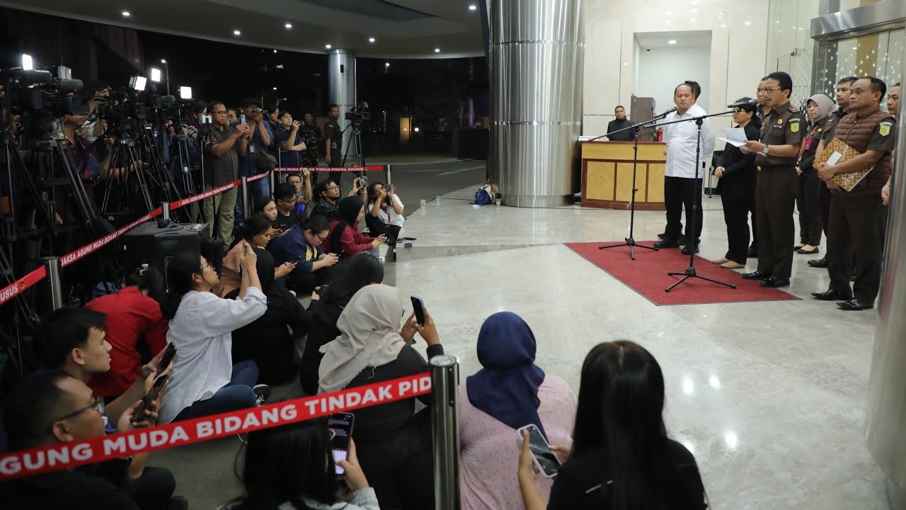 Kejagung Tetapkan 8 Tersangka Baru di Perkara Korupsi Pemberian Kredit
PT Sritex Kejagung Tetapkan 8 Tersangka Baru di Perkara Korupsi Pemberian Kredit
PT Sritex