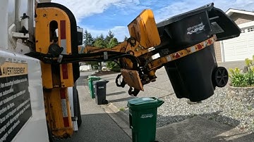Split Body Labrie Automizer Garbage Truck Side Arm View