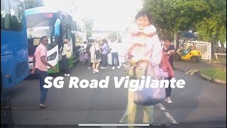 23apr2024 #PD8881K tour buses endangering passengers by unloading them into the middle of the road