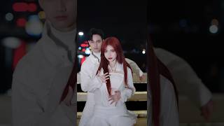 2 Em Bé Màu Trắng