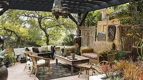 A Hollywood Home With Some Old Tricks