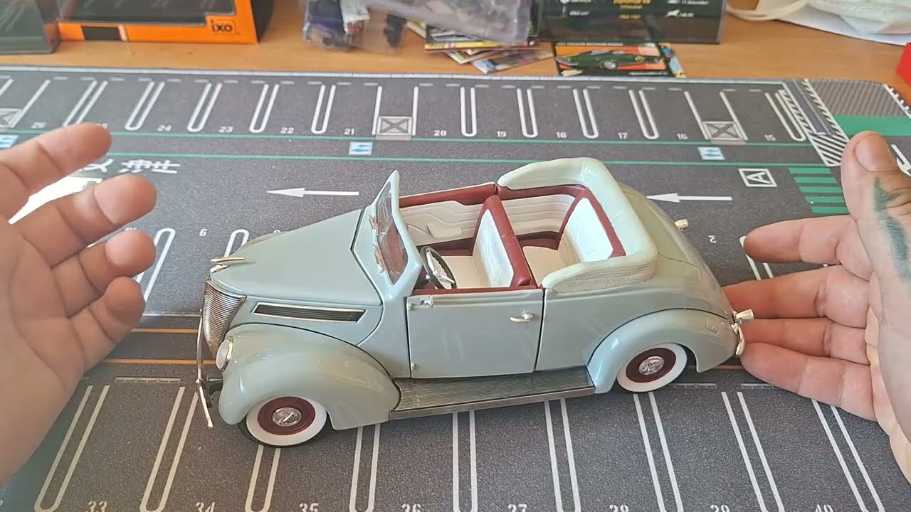 1:18 Road Signature 1937 Ford V8 Convertible - YouTube
