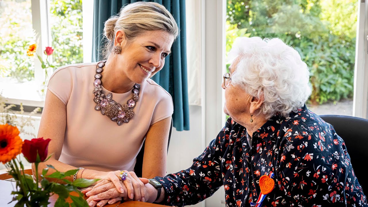 Koningin Maxima tijdens haar buurtbezoek aan Zevenbergsche Hoek