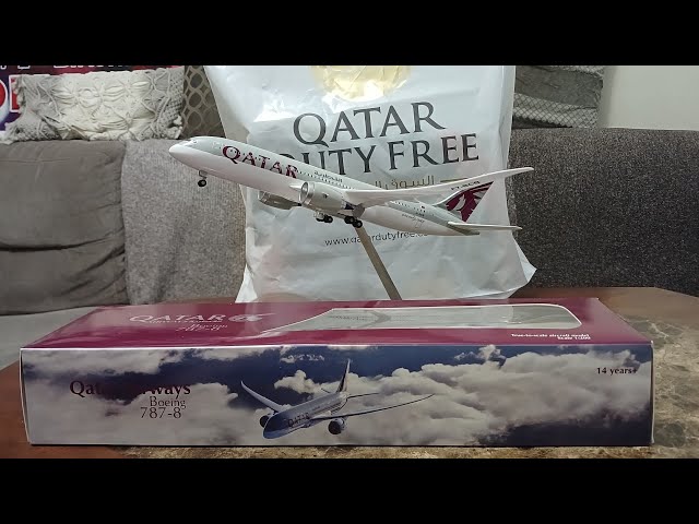 Socatec UNBOXING Qatar Airways B787-8 Dreamliner 1:200 Model
