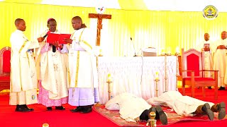 Upadrisho Majengo Karibu Kutazama Adhimisho La Misa Takatifu Ya Upadrisho Wa Mashemasi Wawili