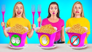 Keine Hand Vs 1 Hand Vs 2 Hände Essens-Challenge Glück Vs Pech Mädchen Spiel Von 123 Go Food