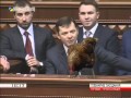 Невероятно, Ляшко принес в парламент курицу и блокирует трибуну!