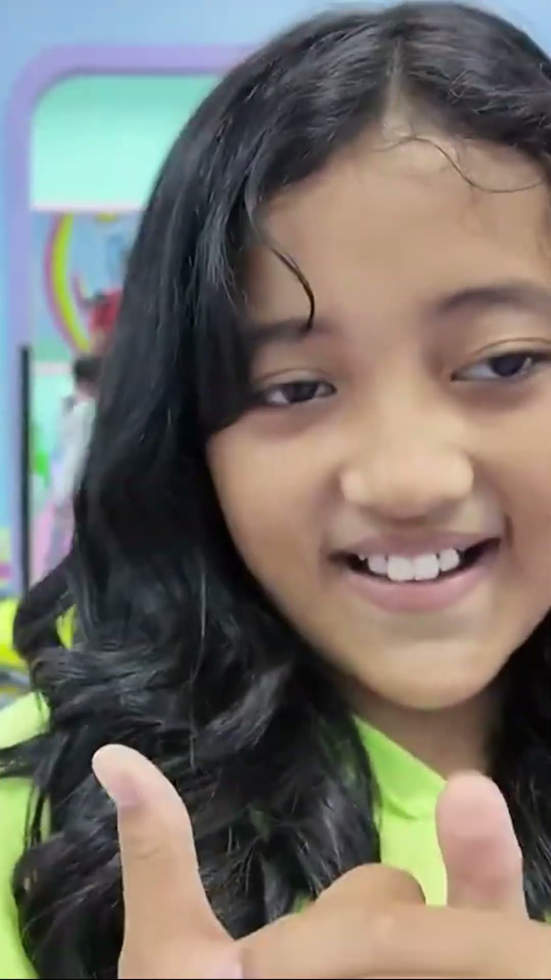 LEIKA MEWARNAI BARENG BESTI DI MALL JCM, YANG MENANG DAPET LABUBU #leika #shorts