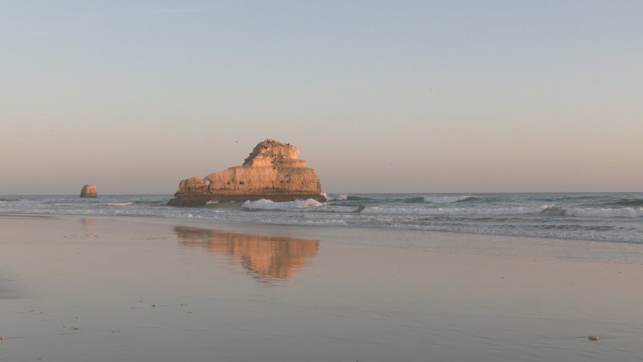 Ocean Waves Crashing on Beach During the Golden Hour - Relaxing Nature Sounds - 4K UHD
