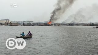 Residents kicked out of slum fight back | DW English