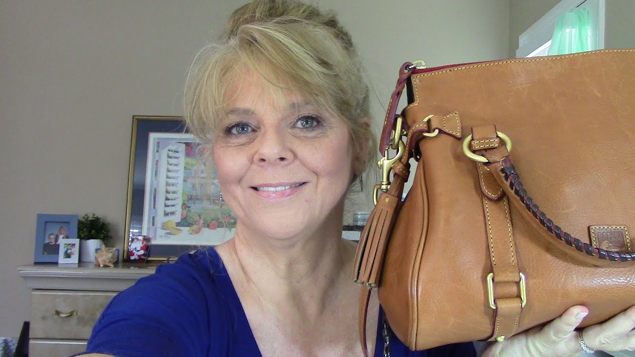 What's In My Purse? - YouTube