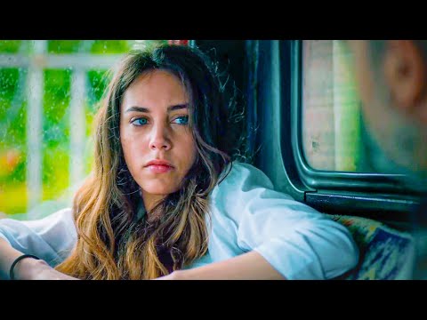 بعد وفاة مامتها باباها بيتجوز وبيعاملها بقسوة وبيرميها لجدتها فبتدخلها مدرسة جديدة و بيحصل مفاجأة