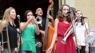 Video thumbnail of "JAZZING, FESTIVAL DE JAZZ DE SANT ANDREU   ON THE SUNNY SIDE OF THE STREET"