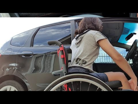 Aprendendo a colocar a cadeira de rodas no carro *TESTE* | Katianne Thaiz